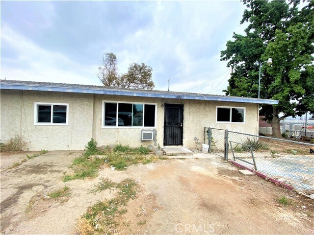Primary Photo - 880 W C St