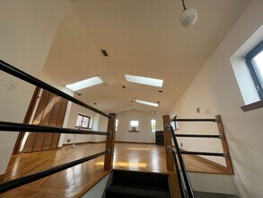 Building Photo - 974 W Cullerton St