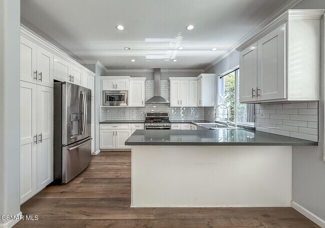 Foto del edificio - 5470 Seine Ct