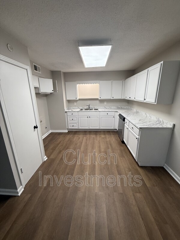 Photo - 2935 Briarwood Dr House