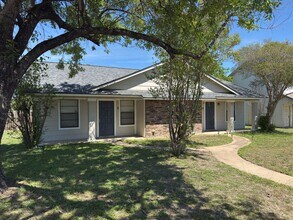 Building Photo - 1614 W Braker Ln