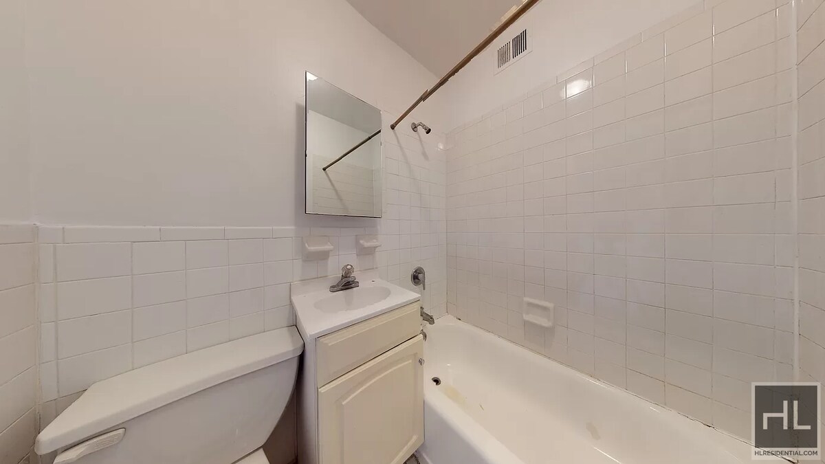 Building Photo - 2 AVENUE