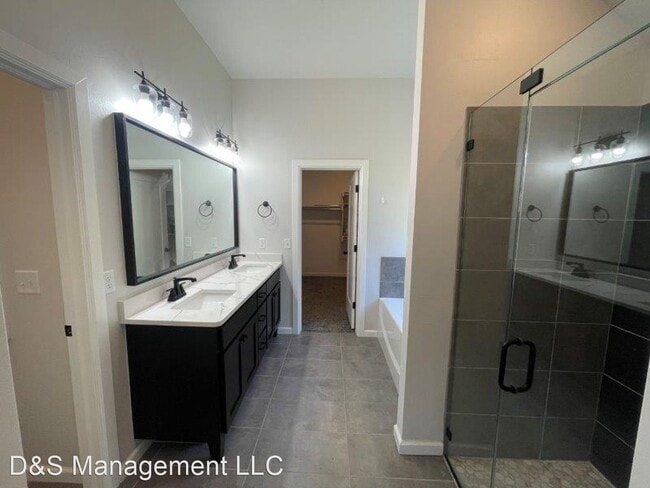 Building Photo - 3 br, 2.5 bath House - 13243 Sawtooth Oak Rd