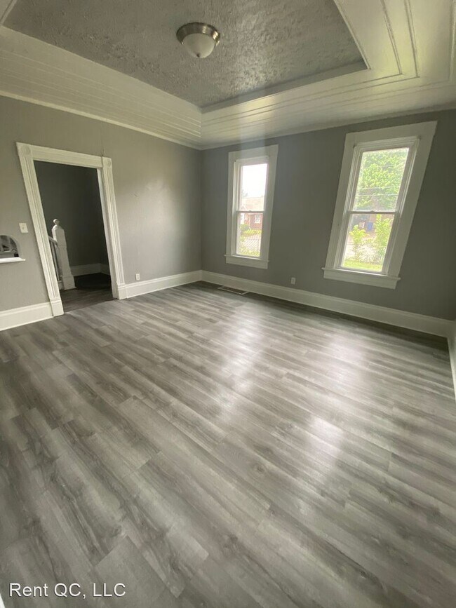 Foto del edificio - 5 br, 1.5 bath House - 207 E Locust Street
