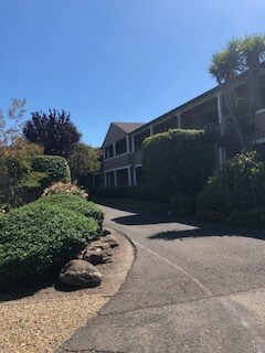 Building Photo - 905 Santa Clara Ave