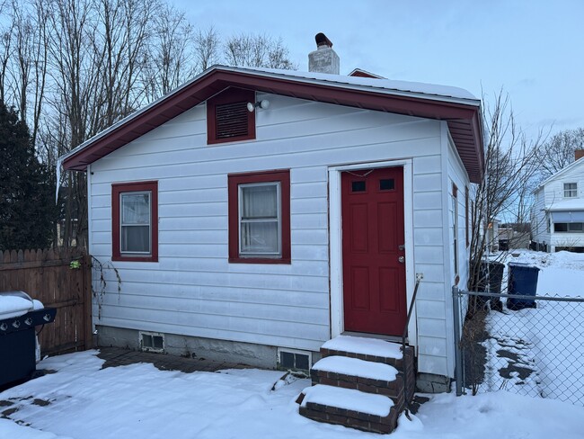 Building Photo - 109 Crysler St