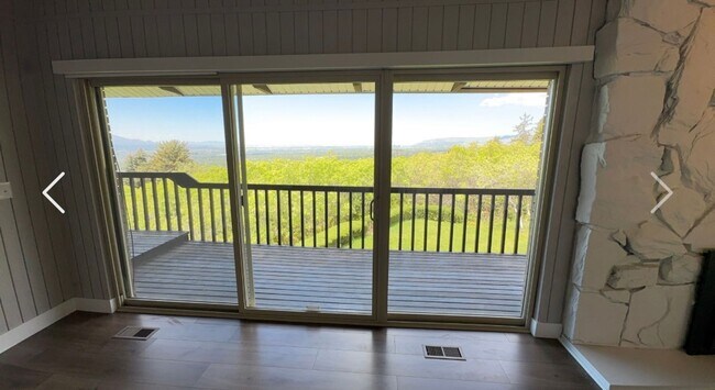Building Photo - Large home with spectacular Salt Lake City views