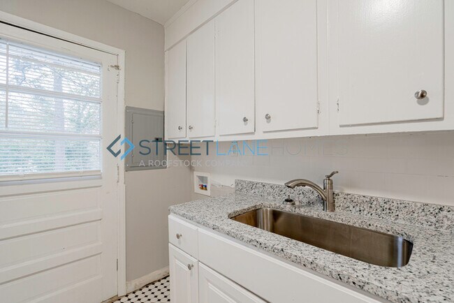 Foto del edificio - NOW OFFERING $250 OFF FIRST FULL MONTH IF ...