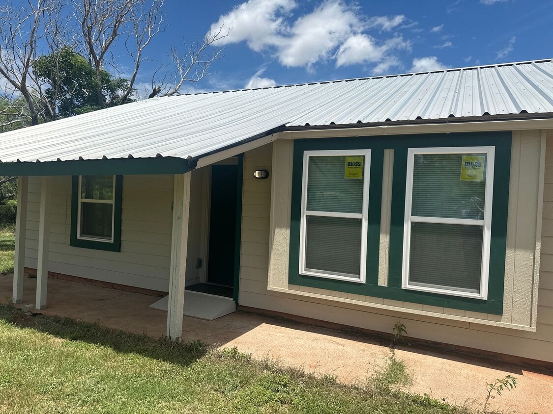 Primary Photo - 3 bed 2 bath COMPLETE UPDATE