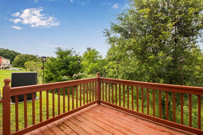 Foto del edificio - 408 Arbor Lake Dr