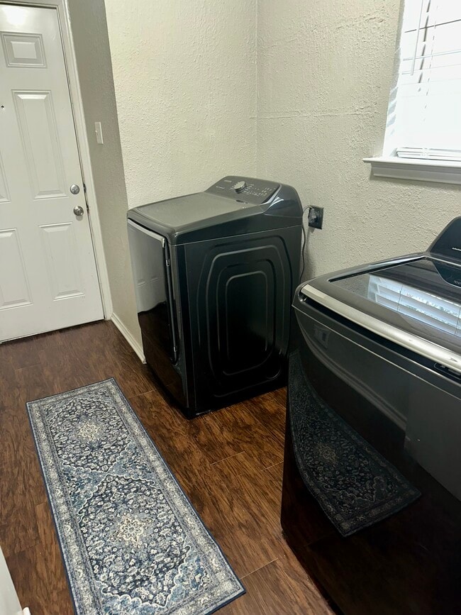 Foto del edificio - 5019 Blanchard Dr