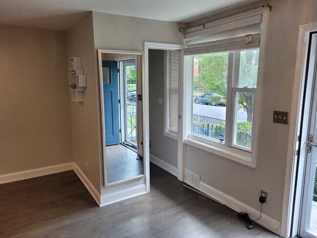 Foto del edificio - 1254 Emerson St NE