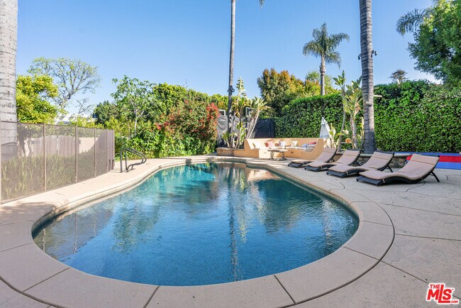 Foto del edificio - 14710 Greenleaf St