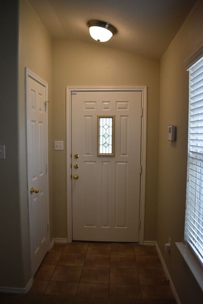 Foto del edificio - 4600 Honeystreet Bridge Ln