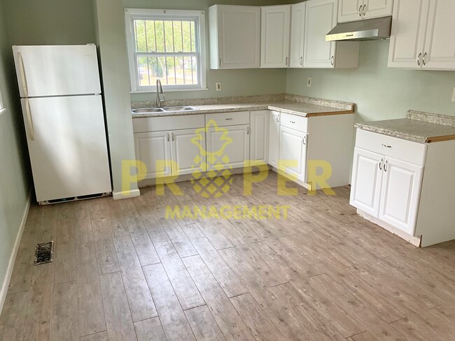 Foto del edificio - 3 bedrooms 1 bathrooms house for rent