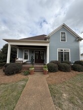 Building Photo - 424 Northpointe Lake Dr