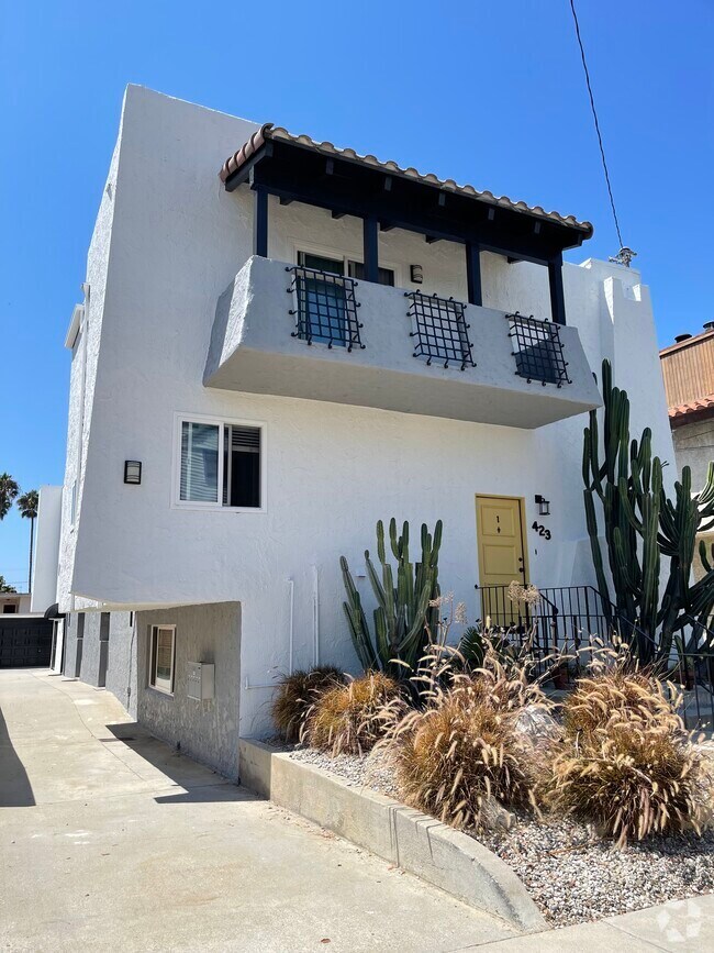 Building Photo - 423 N Elena Ave