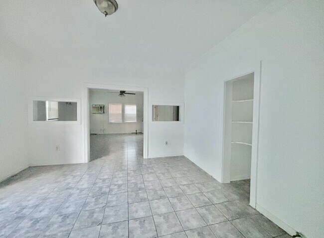 Foto del edificio - 6124 Goforth St