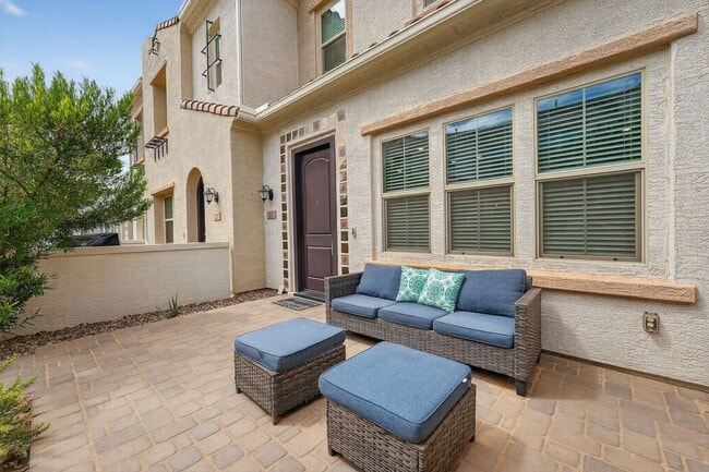 Building Photo - 4077 S Sabrina Dr