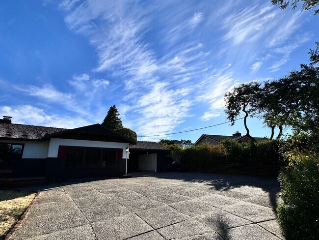 Foto del edificio - Gorgeous .5 acre lot in Auburn