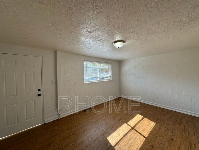 Foto del edificio - 2725 S Edison St