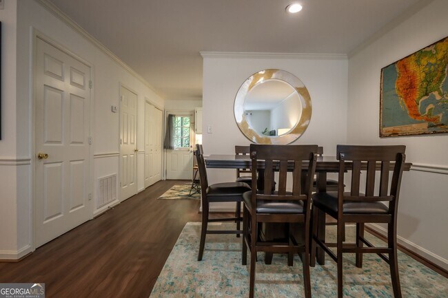 Foto del edificio - 210 E Cloverhurst Ave