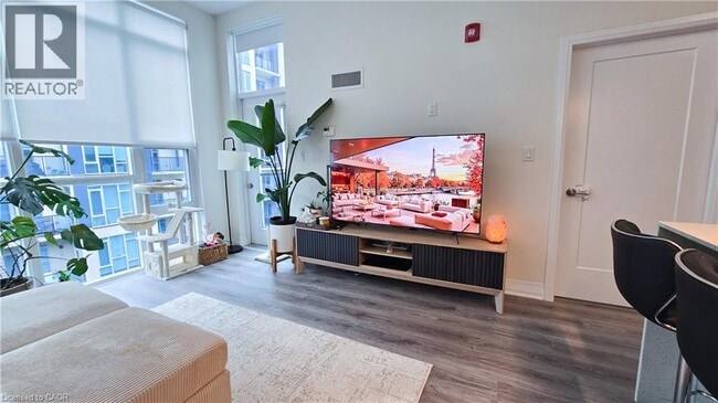 Building Photo - 10 Concord Pl