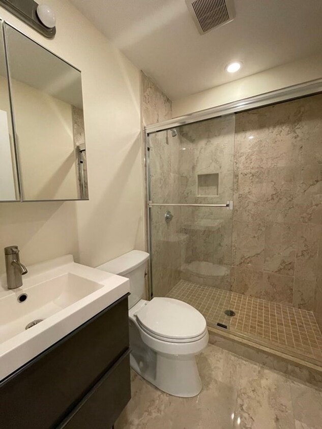 Building Photo - Top-notch and unique apartment