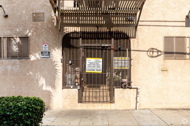 Entrada - 647 18th St