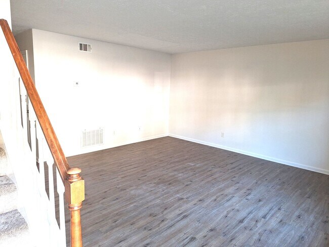 Foto del edificio - 2 bedroom/ 2.5 bathroom- Newport Towne- To...
