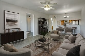 Building Photo - 3015 Walnut Bend Ln