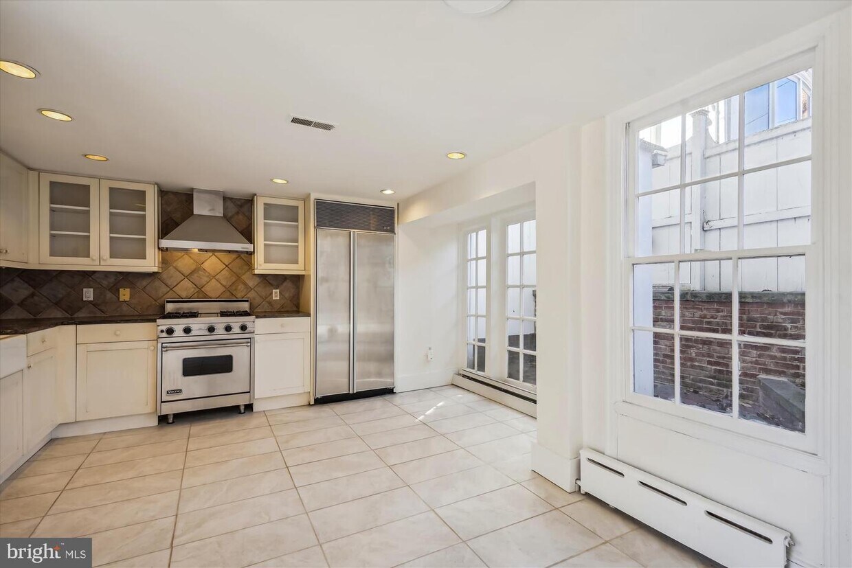Foto principal - 3341 Dent Pl NW
