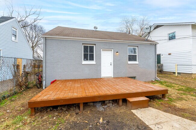 Foto del edificio - 2243 Safford Ave