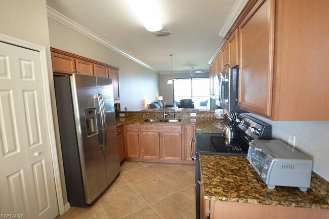 Foto del edificio - Golfer's Paradise - this Penthouse Floor 2/2 waterfront\golf course view has golf transfer member...