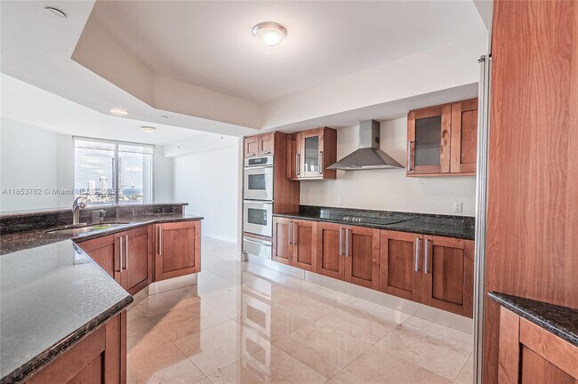Foto del edificio - 3301 NE 183rd St