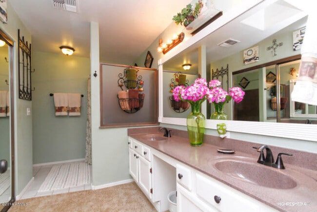 Foto del edificio - Desirable Chandler location near the Chand...