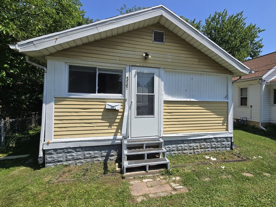 Primary Photo - 2 Bedroom House