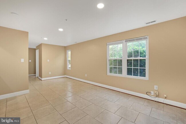 Foto del edificio - 10107 Reprise Dr