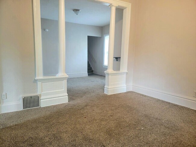 Building Photo - 299 Lloyd St