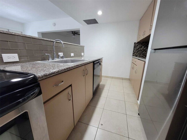 Building Photo - 6628 Miami Lakes Dr