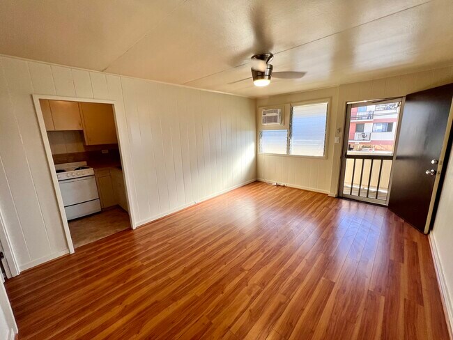Building Photo - 2026 Algaroba St