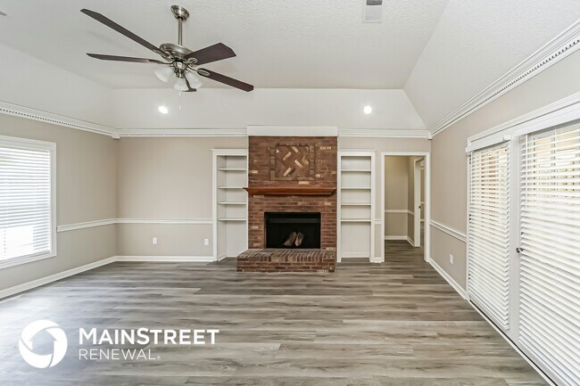 Building Photo - 6750 Lake Point Cir