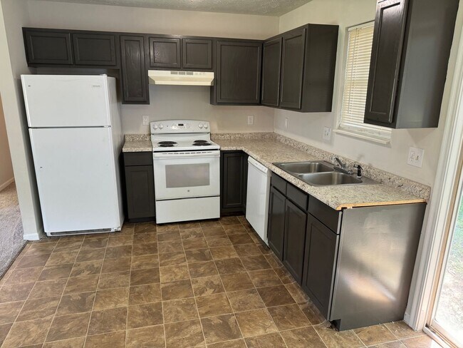 Building Photo - MT HEALTHY - Simple ranch living 3 bed 1 bath