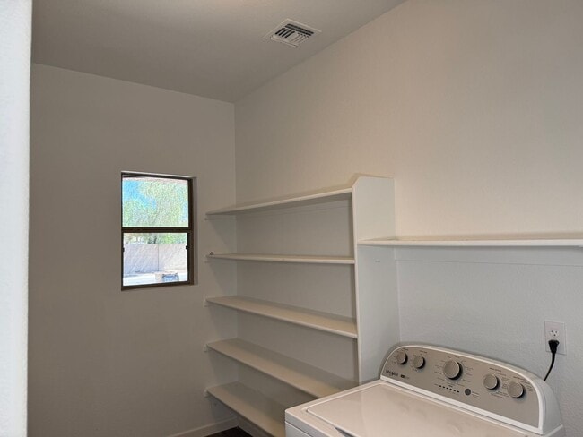 Foto del edificio - 33190 N Cherry Creek Rd