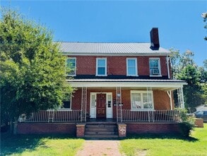 Building Photo - 118 Charles St