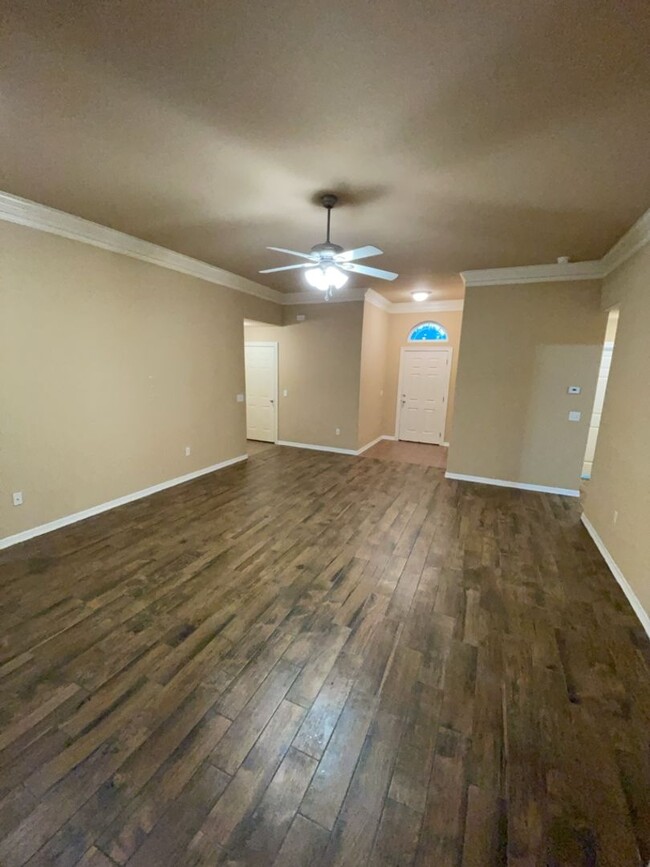 Foto del edificio - Gorgeous 3 Bedroom 2 Bathroom Single Famil...