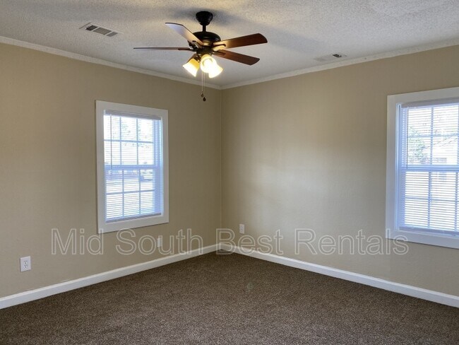 Building Photo - 1368 Kimball Cove