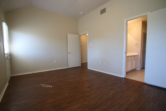 Foto del edificio - 105-107 Brazos Ln