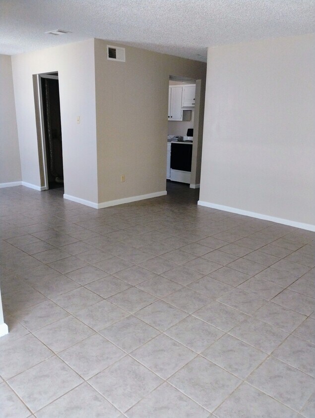 Foto principal - 1714 Cedar Lake Dr