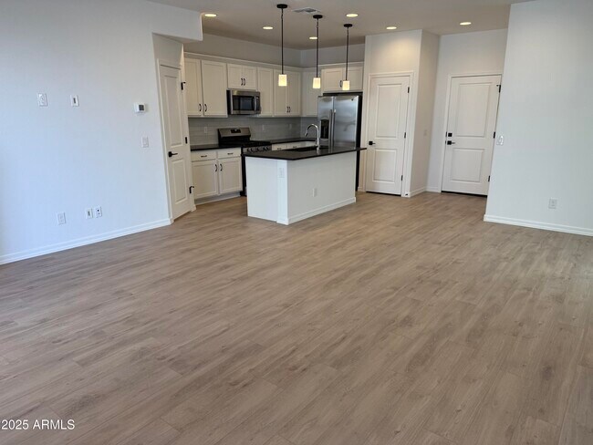 Foto del edificio - 1223 W Sparrow Dr